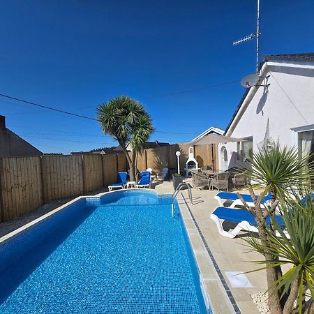 Family Bungalow With Private Pool Kilgetty ภายนอก รูปภาพ