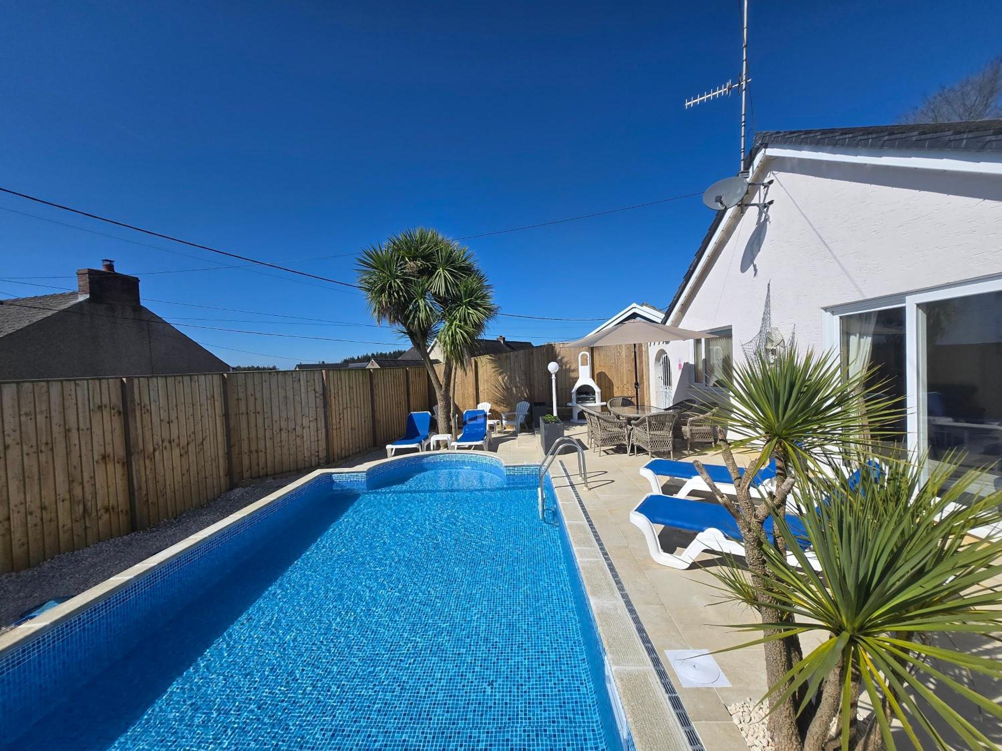 Family Bungalow With Private Pool Kilgetty ภายนอก รูปภาพ