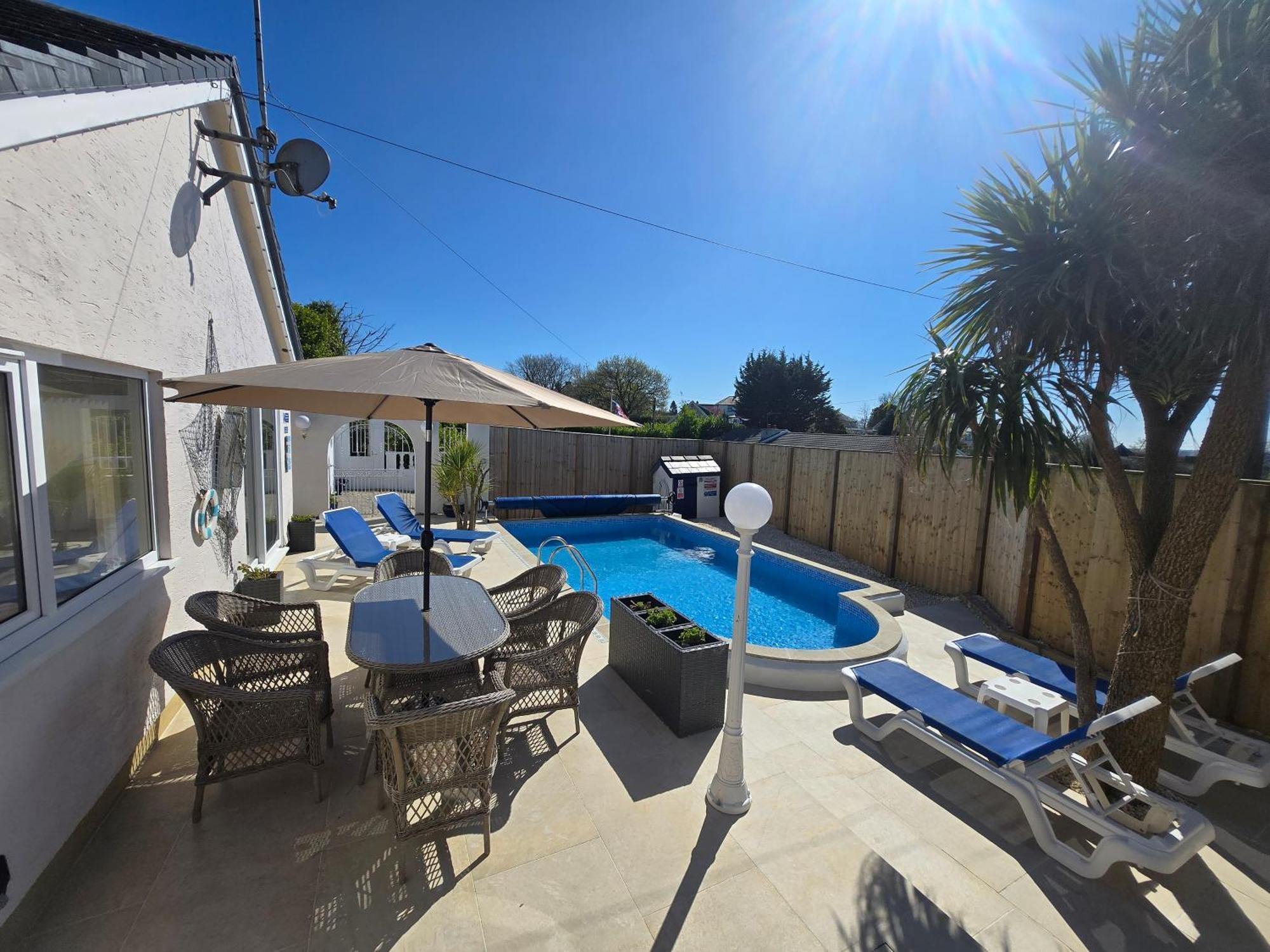 Family Bungalow With Private Pool Kilgetty ภายนอก รูปภาพ